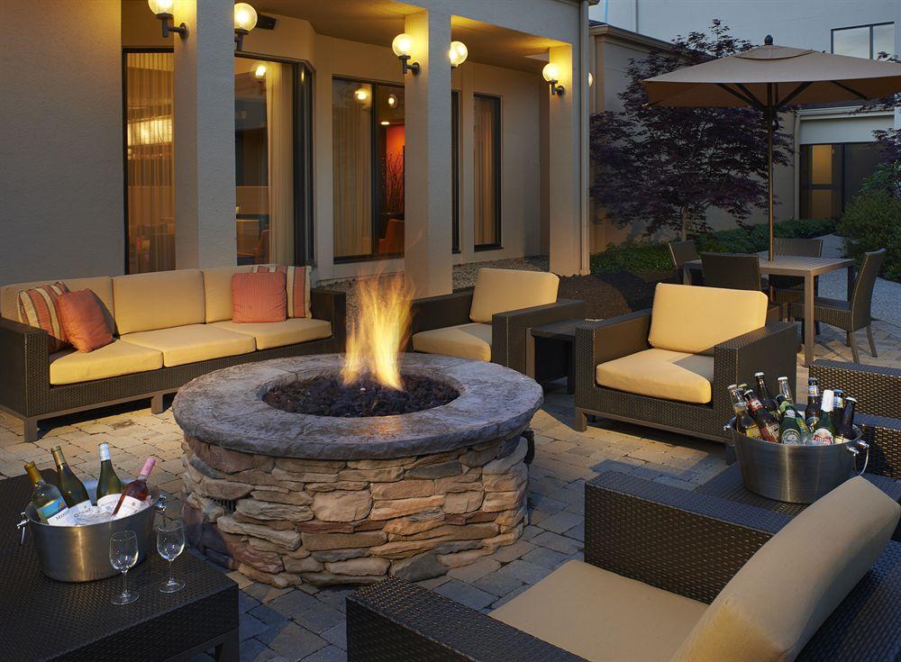 Courtyard Cincinnati Блу-Аш Екстер'єр фото