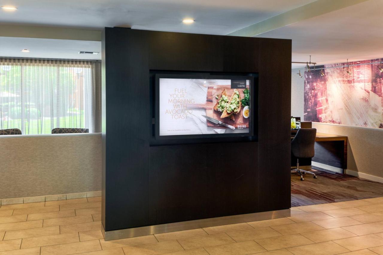 Courtyard Cincinnati Блу-Аш Екстер'єр фото