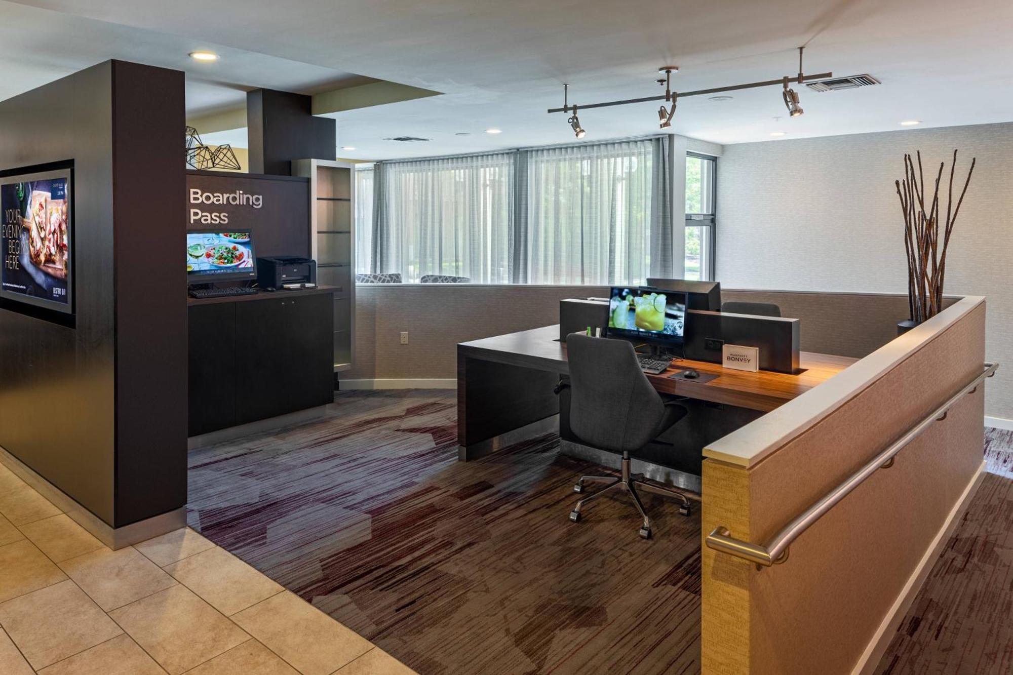 Courtyard Cincinnati Блу-Аш Екстер'єр фото